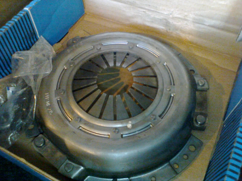 Sachs KF43602, supposedly the same brand that was the OEM for Saab. Why doesn’t it have those little tabs?